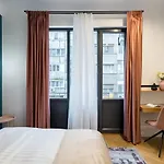 Around The World 4br - Center Apartment