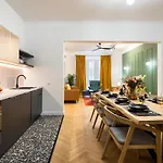Around The World 4br - Center *