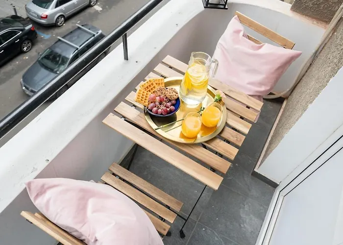 Around The World 4br - Center