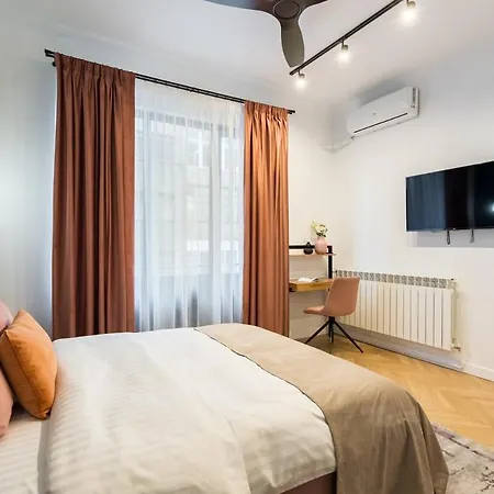 Around The World 4br - Center Appartement
