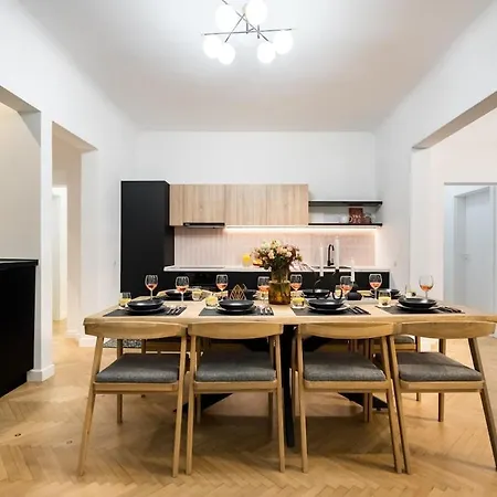Around The World 4br - Center Appartement