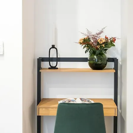 Around The World 4br - Center