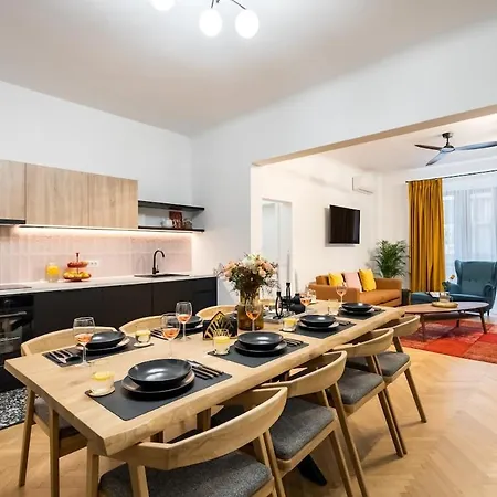 Around The World 4br - Center Bucarest