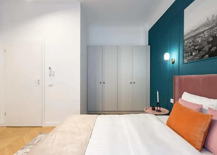 Апартаменти Around The World 4br - Center