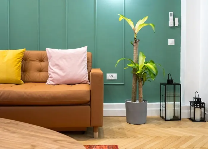 Апартаменти Around The World 4br - Center