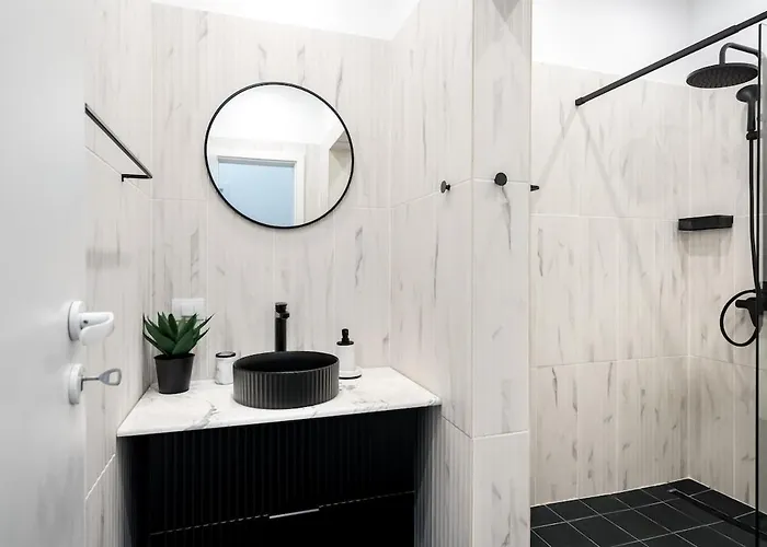 Around The World 4br - Center Бухарест