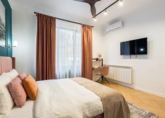 Around The World 4br - Center Апартаменти