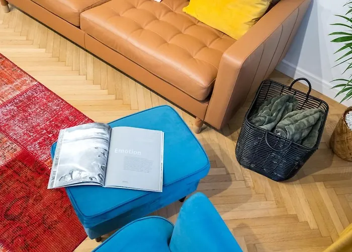 Апартаменти Around The World 4br - Center *