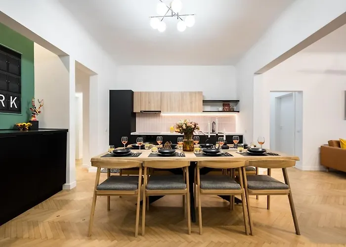 Around The World 4br - Center Апартаменти