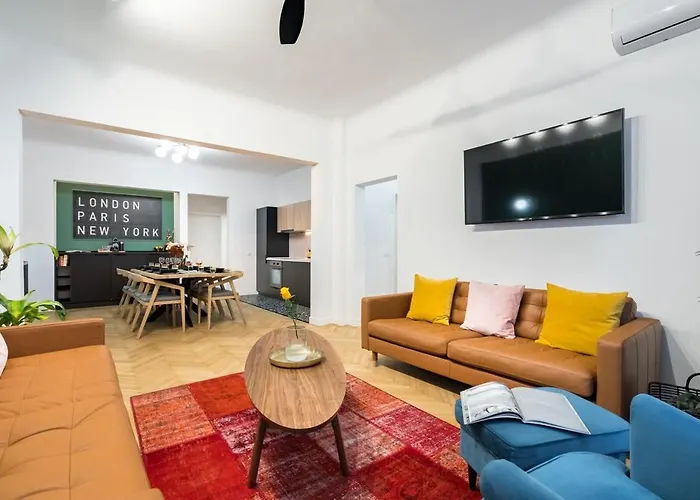 Апартаменти Around The World 4br - Center *