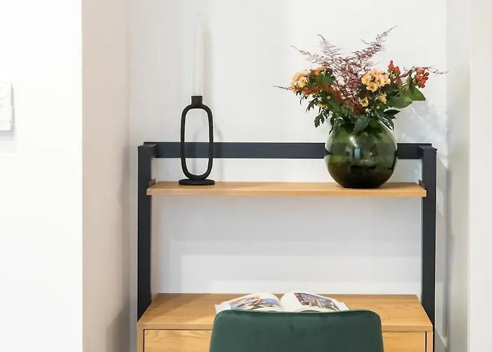 Around The World 4br - Center