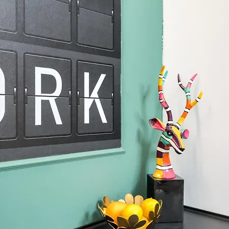 Around The World 4br - Center