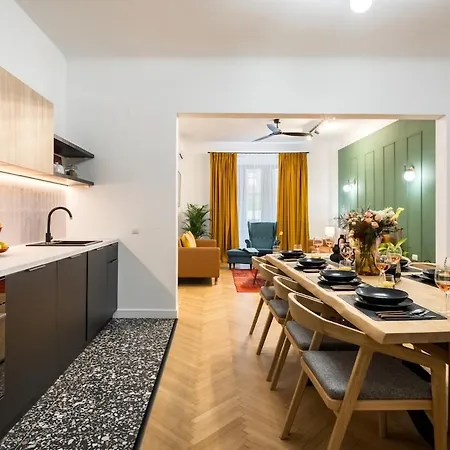 Around The World 4br - Center *