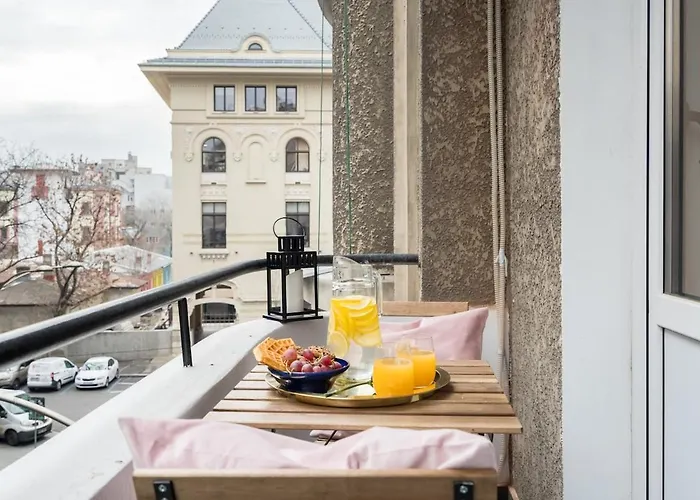 Around The World 4br - Center Apartament