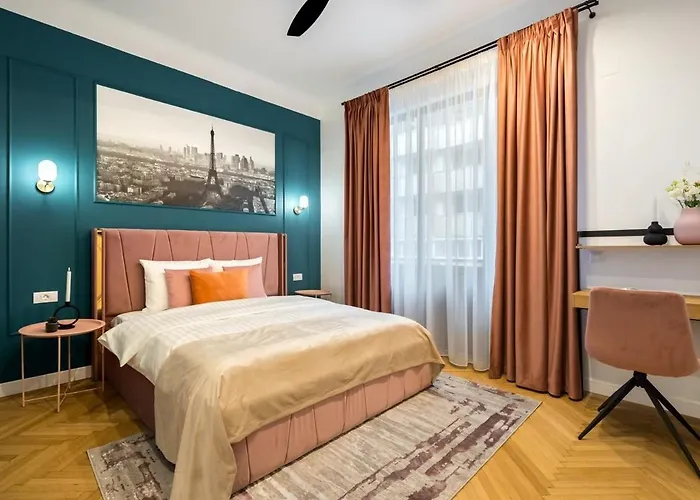 Around The World 4br - Center Apartament *